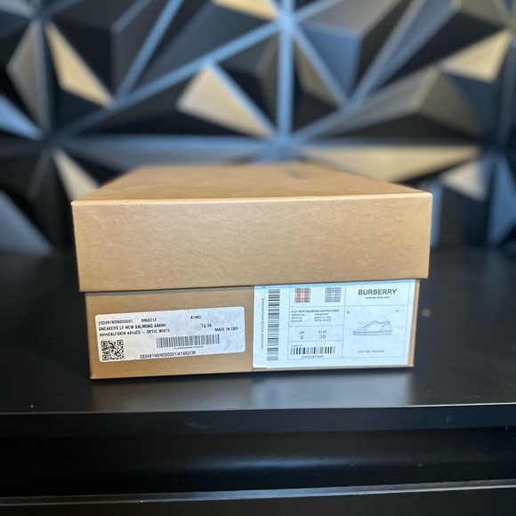 Burberry Check Sneaker - Picture 6 of 6